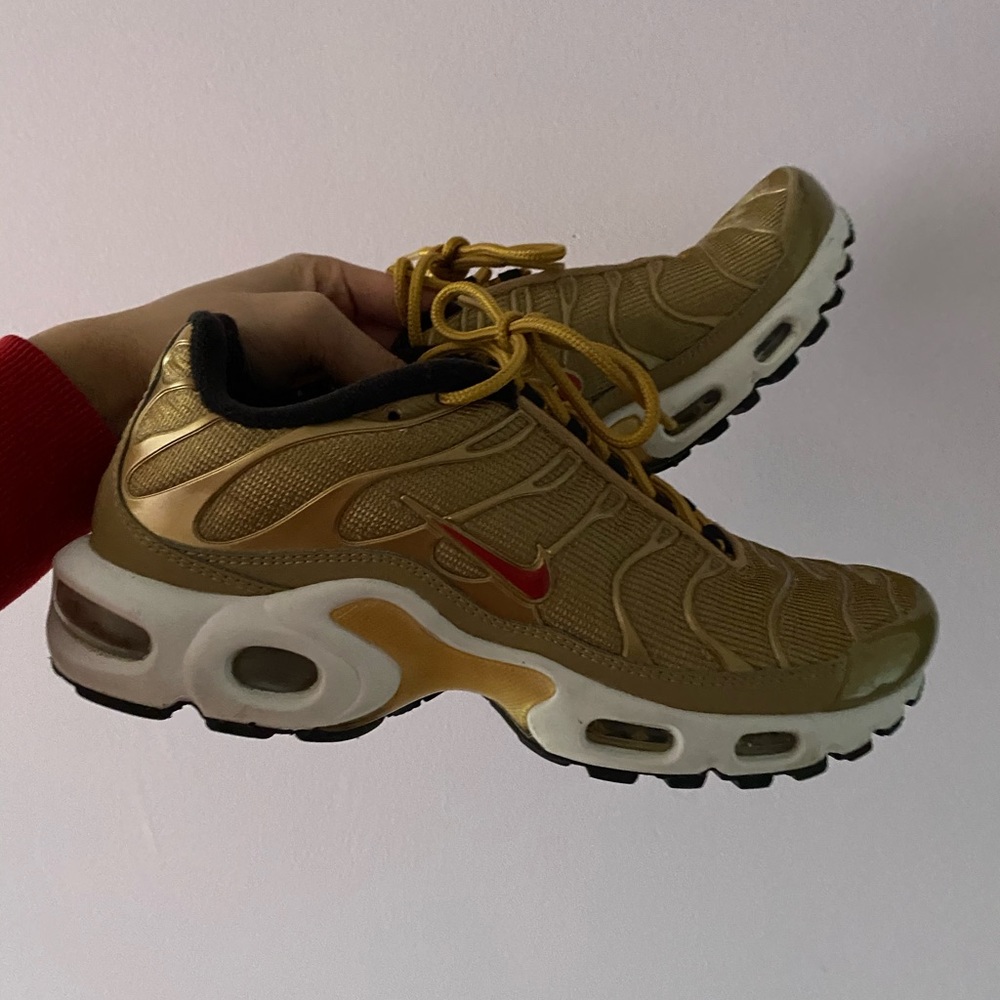 Gold Nike airmax 7.5 women’s